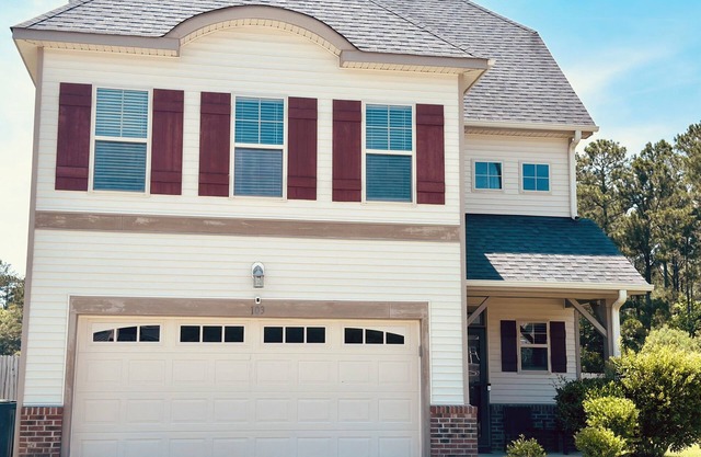 Welcome to the Royal Palace! Spacious 4-bedroom house with Gym and Theater!