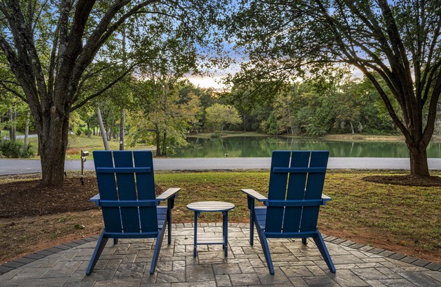 Welcome to the Sporty Lakeview Ranch. Indoor & Outdoor Amenities galore!