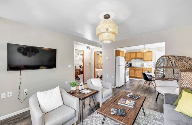 Welcome to The Steele Magnolia!! Completely renovated 2 bed/1ba plus bonus pull out futon couch