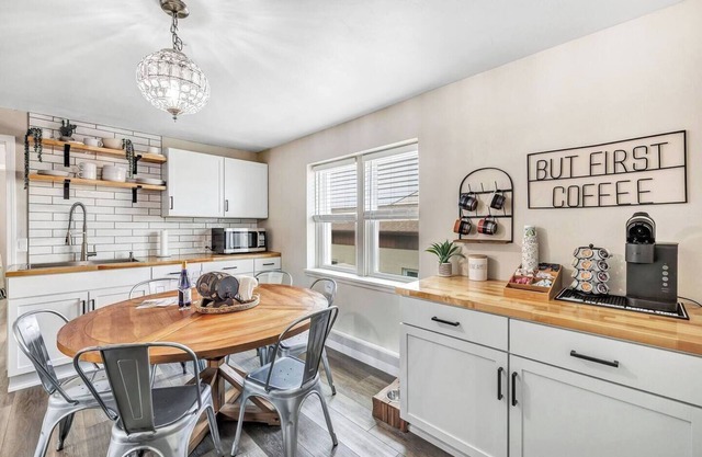 Welcome to The Steele Magnolia!! Completely renovated 2 bed/1ba plus bonus pull out futon couch