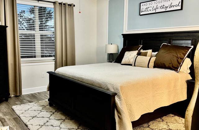 Welcome to the town of Babcock Ranch! 5Bdrm, 3.5 bath sleeps 11.
