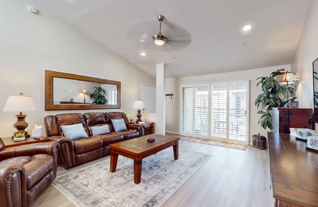 Welcome to this charming, pet-friendly condo in the heart of Scottsdale, AZ!