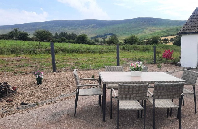 Welcome to this peaceful escape .Tucked away in the scenic hills of kilbrien,