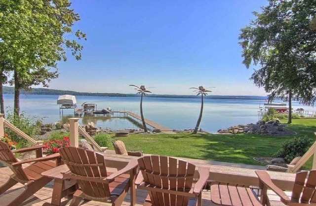 Bienvenue à Twin Palms, une belle oasis sur la chaîne des lacs près de TC