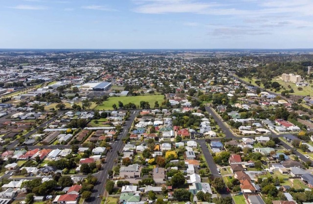 Welcome to your dream holiday home in the beautiful city of Mount Gambier, SA!