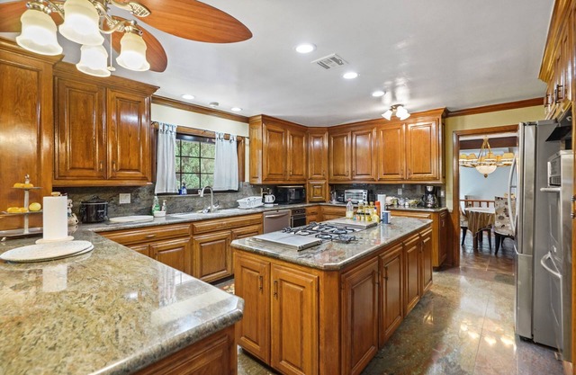 Welcome to your LA Oasis - 5BR/4BA/parking included