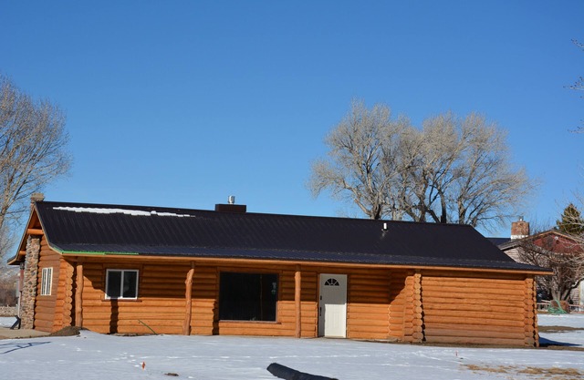 Snowmobilers Welcome! Renovated Log Cabin at Wind River Landing, Dubois, WY