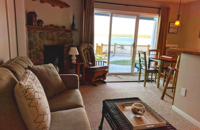 Welcoming 1-bedroom condo in Onekama
