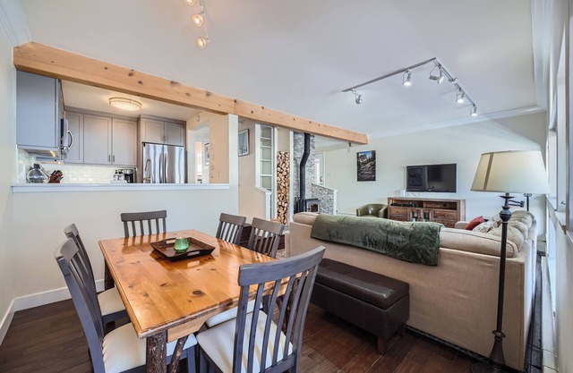Welcoming 2-bedroom entire condo with WiFi in Vail on Bus Route great view
