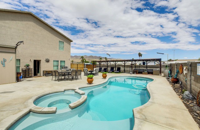 Welcoming Bullhead City Home w/ Pool & Game Room!