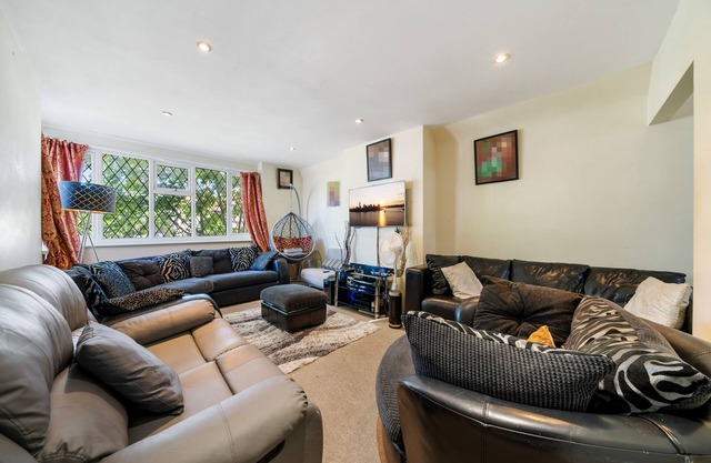 Welcoming Cosy Semi-detached House