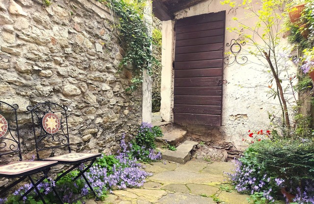 Confortable appartement dans un pittoresque village médiéval