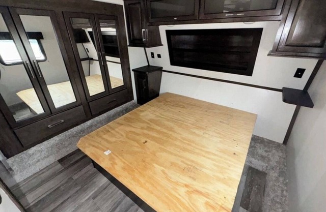 Welcoming RV with AC in Cotulla Located at Cowboy’s RV Park on a spacious lot.