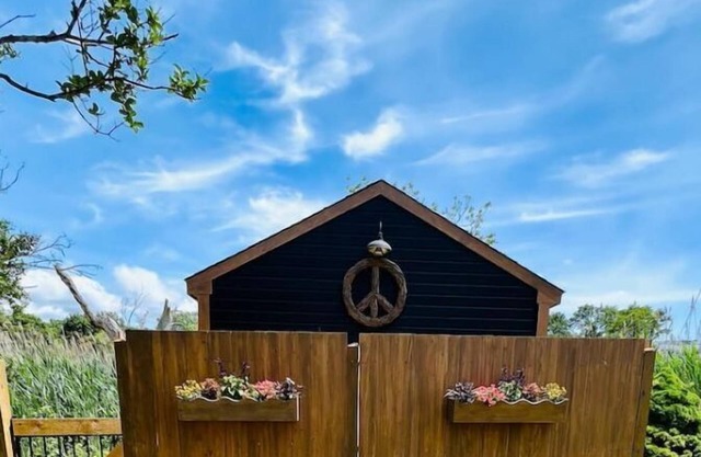 🌾Brand New Tiny Home! Downtown & Beachy☀️