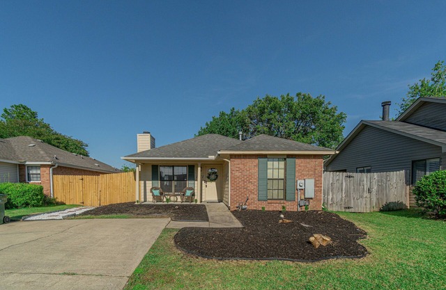 Welcoming Woodmere Wonder, WiFi, Pool & Parking