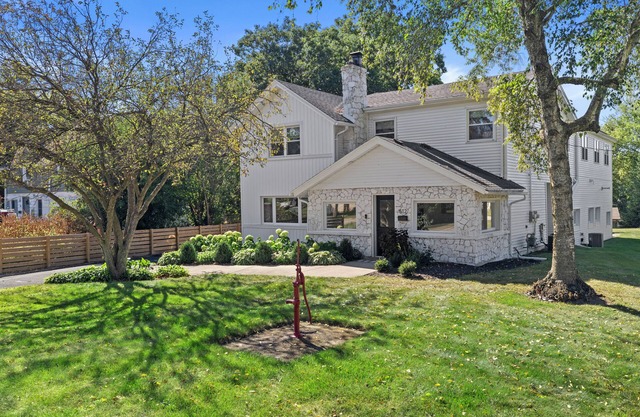 Well Appointed Home- Large Patio + Steps to Lake & Summer Activities 😎