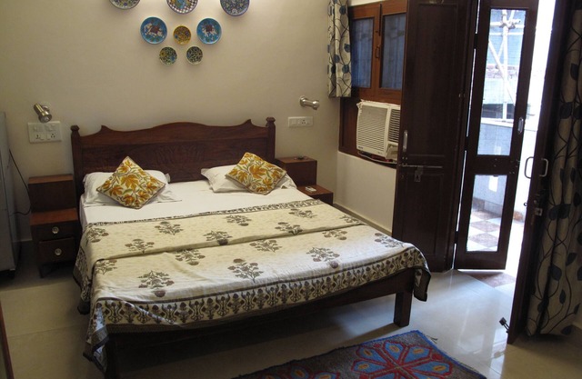 Chambre bien aménagée près de Hathroi Fort
