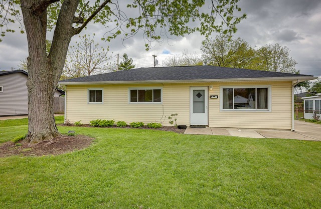 Well-Equipped Dayton Home: 5 Mi to University!