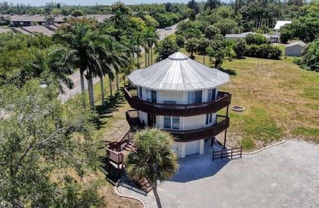 Well Equipped Pet/Smoke Free Family Home - bring your boat!