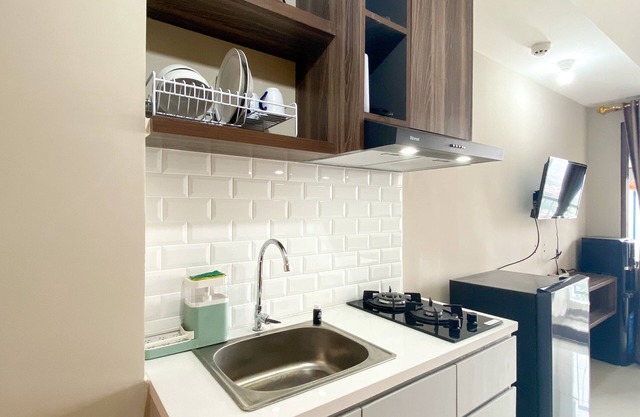 Well Furnished And Cozy Studio At Gateway Park Lrt City Bekasi Apartment