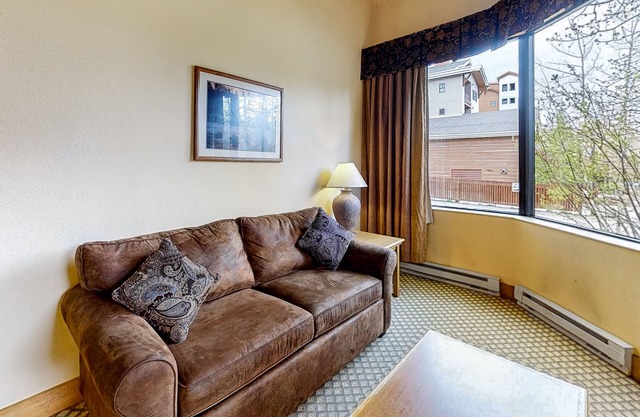 Well-Kept Studio Near the Slopes w/ Kitchenette, WiFi, Shared Pool, & Hot Tub