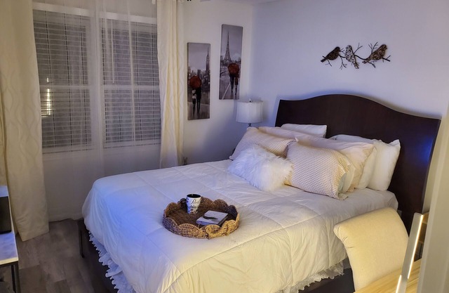 Well remodeled Diamond apartment with European touches
