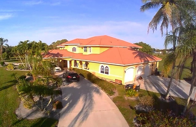 Wellington Hideaway Villa a spacious 5-bedroom house close to the Polo Club