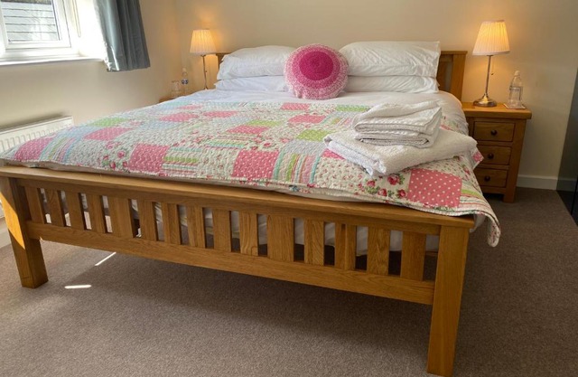 Wellington view one en suite shower and super king bed