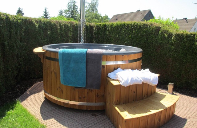 Wellness à Windeck Dattenfeld Sentier de la nature Cheminée Victory Sauna Bain tourbillon extérieur
