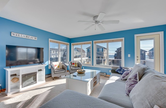 Wells Beach House w/ Ocean-View Deck