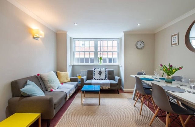 Maison moderne mews calme, centre de la ville, 6 couchages