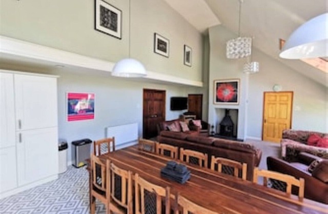 Wellstone Cottages - Honey Coach House