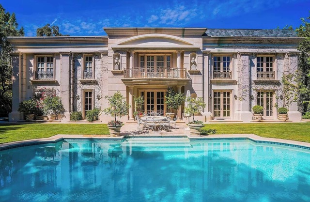 Wendover Mansion - 7BR Neoclassical BH Retreat w/Pool, Near Rodeo