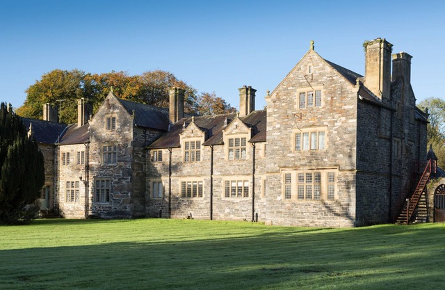Wern Manor - a spectacular manor house in Porthmadog sleeping 14 guests