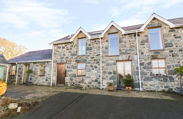 Wern Olau Cottage, GROESLON