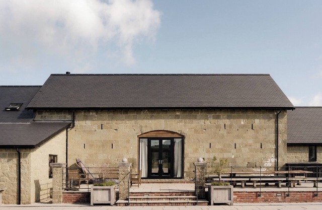 Luxury Barn Conversion in Private Rural Setting Sleeping 18