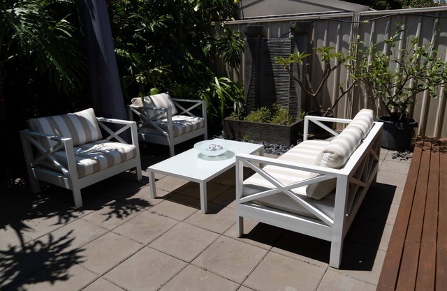 WEST BEACH resort style luxury * PETS WELCOME* a short walk to the beach