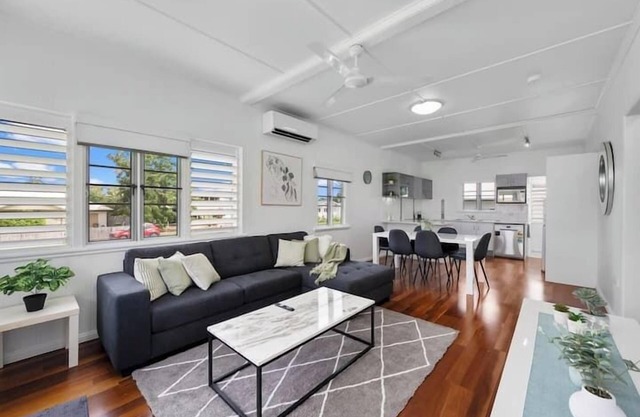 Central 2 bedroom home in West End