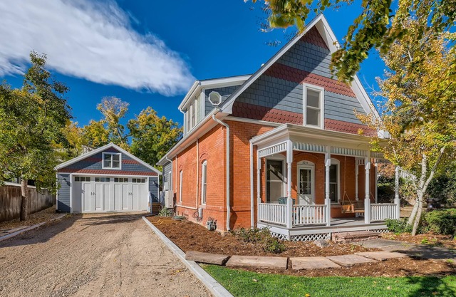 West End Pearl - 3 Bedroom / 3 Full Bathroom Home