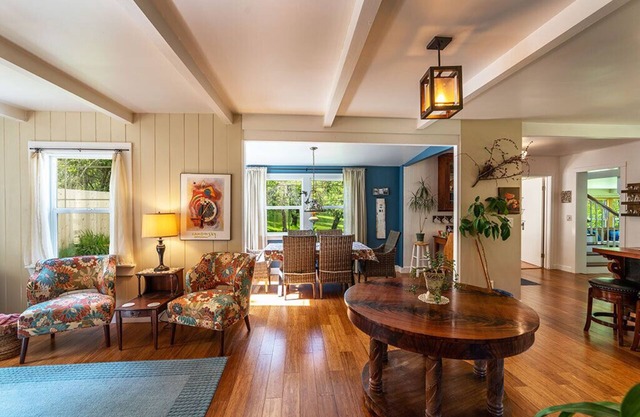 Fall Discount 20% OFF ~Remodeled farmhouse on acre & 1/2 mile from Mad River!