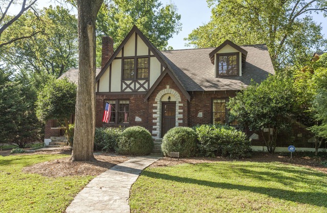 WEST END TUDOR EST UNE LOCATION DÉDIÉE (sans fouillis), historique, Vibrant Park