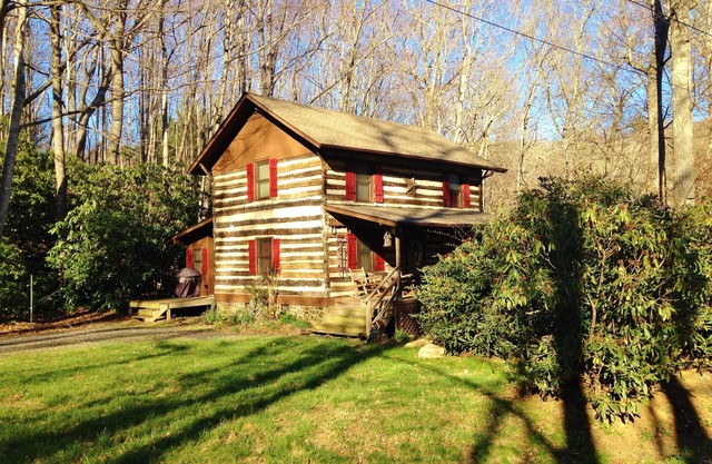 Cabin Fever West Jefferson / Boone - TAXES, WIFI & LINENS TOUT COMPRIS!