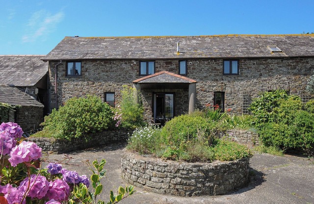 WEST LEE, family friendly, character holiday cottage in Bude