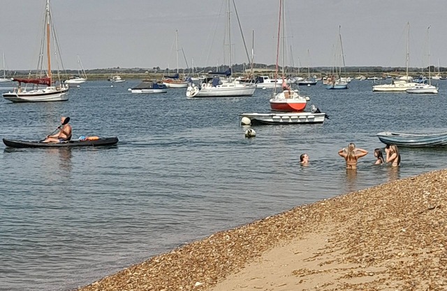 Island Cottage seulement yards de la plage, bord de l'eau et de fruits de mer restaurants.