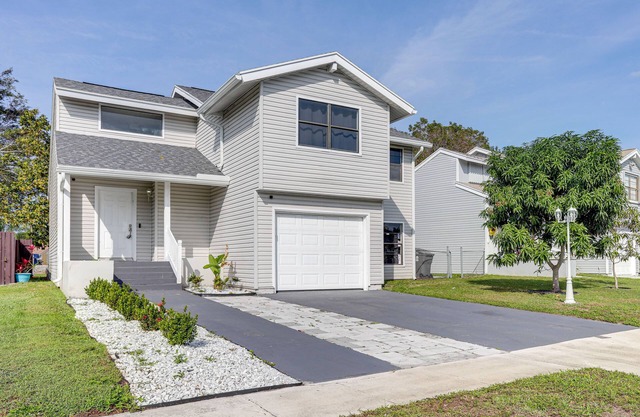 West Palm Beach Lake House: Near Beaches!