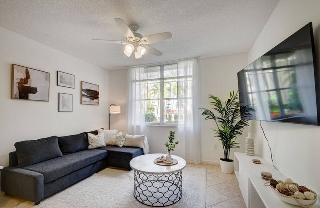 West Palm Beach Condo Apartment at City Place/Courtyards