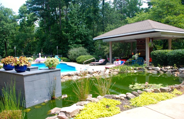 West Point Lake LaGrange propriété riveraine w / piscine tennis sur 11 acres