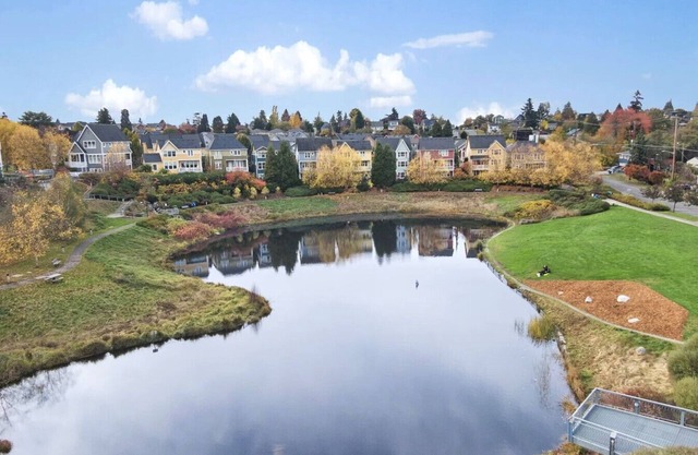 West Seattle 1BR Townhome Business & Leisure Stays