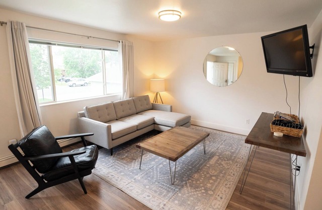 WEST SHORE FOUR CONDO, pour 4 personnes, près de Bridger Bowl et de l'aéroport!