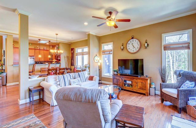NOUVEAU! Lakefront 3BR West Union Townhome avec patio!